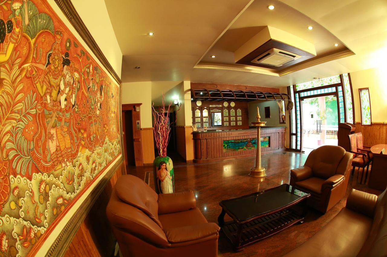 Hôtel Capital O 46475 Gd International Redfort à Nilambūr Extérieur photo