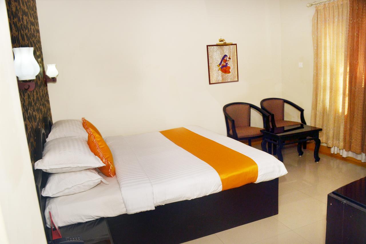 Hôtel Capital O 46475 Gd International Redfort à Nilambūr Extérieur photo
