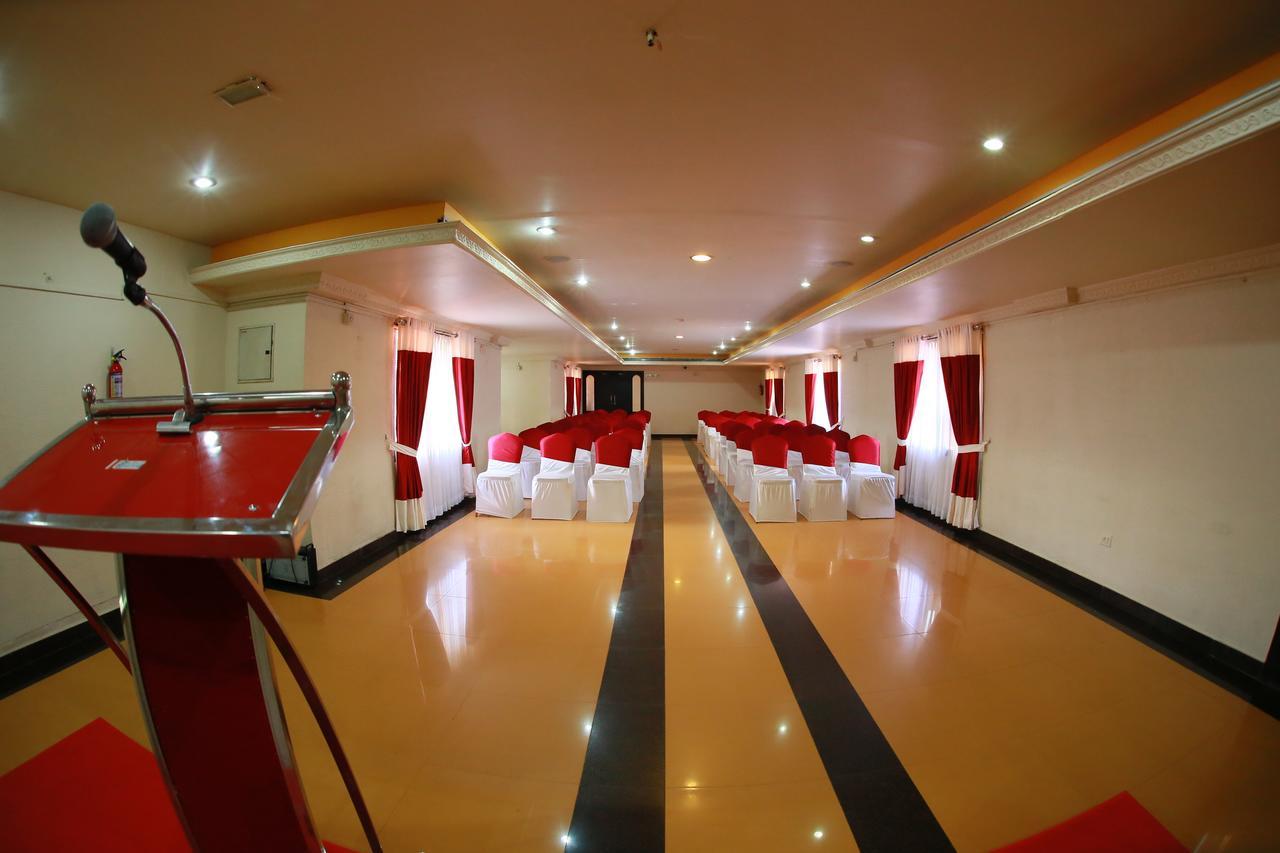 Hôtel Capital O 46475 Gd International Redfort à Nilambūr Extérieur photo