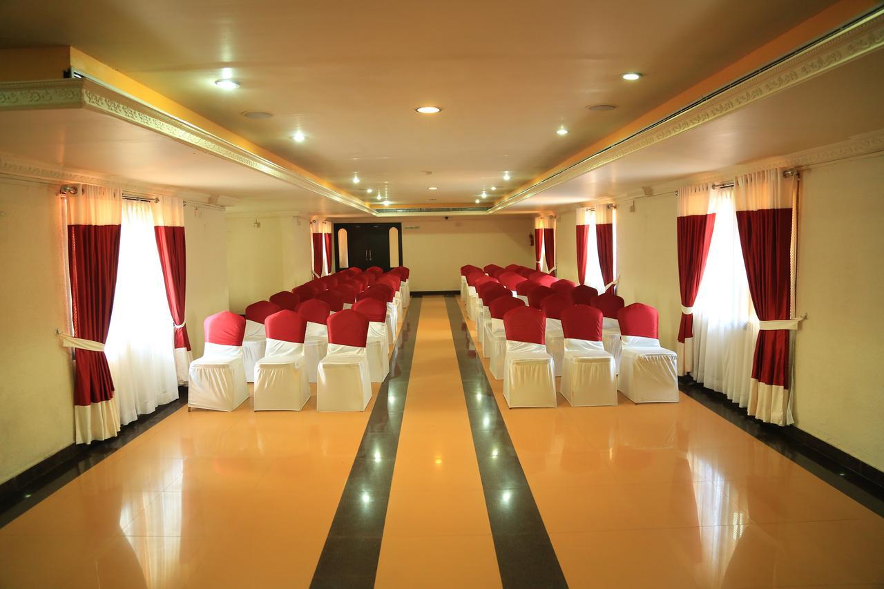 Hôtel Capital O 46475 Gd International Redfort à Nilambūr Extérieur photo