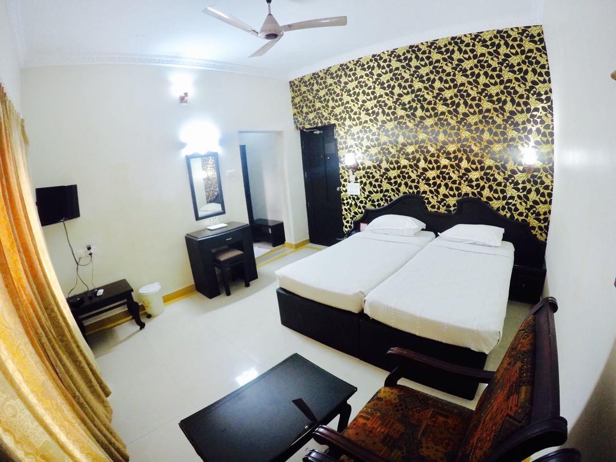 Hôtel Capital O 46475 Gd International Redfort à Nilambūr Extérieur photo