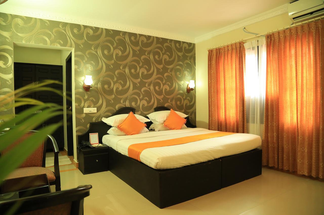 Hôtel Capital O 46475 Gd International Redfort à Nilambūr Extérieur photo