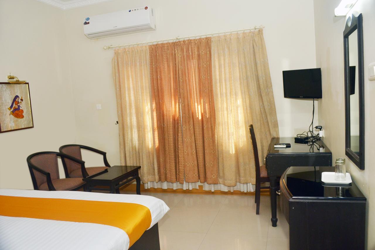 Hôtel Capital O 46475 Gd International Redfort à Nilambūr Extérieur photo