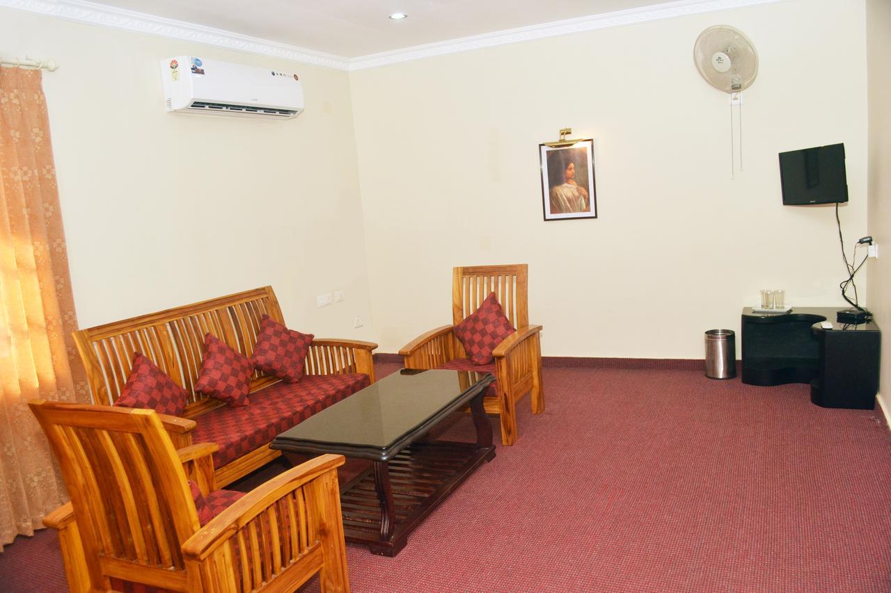 Hôtel Capital O 46475 Gd International Redfort à Nilambūr Extérieur photo