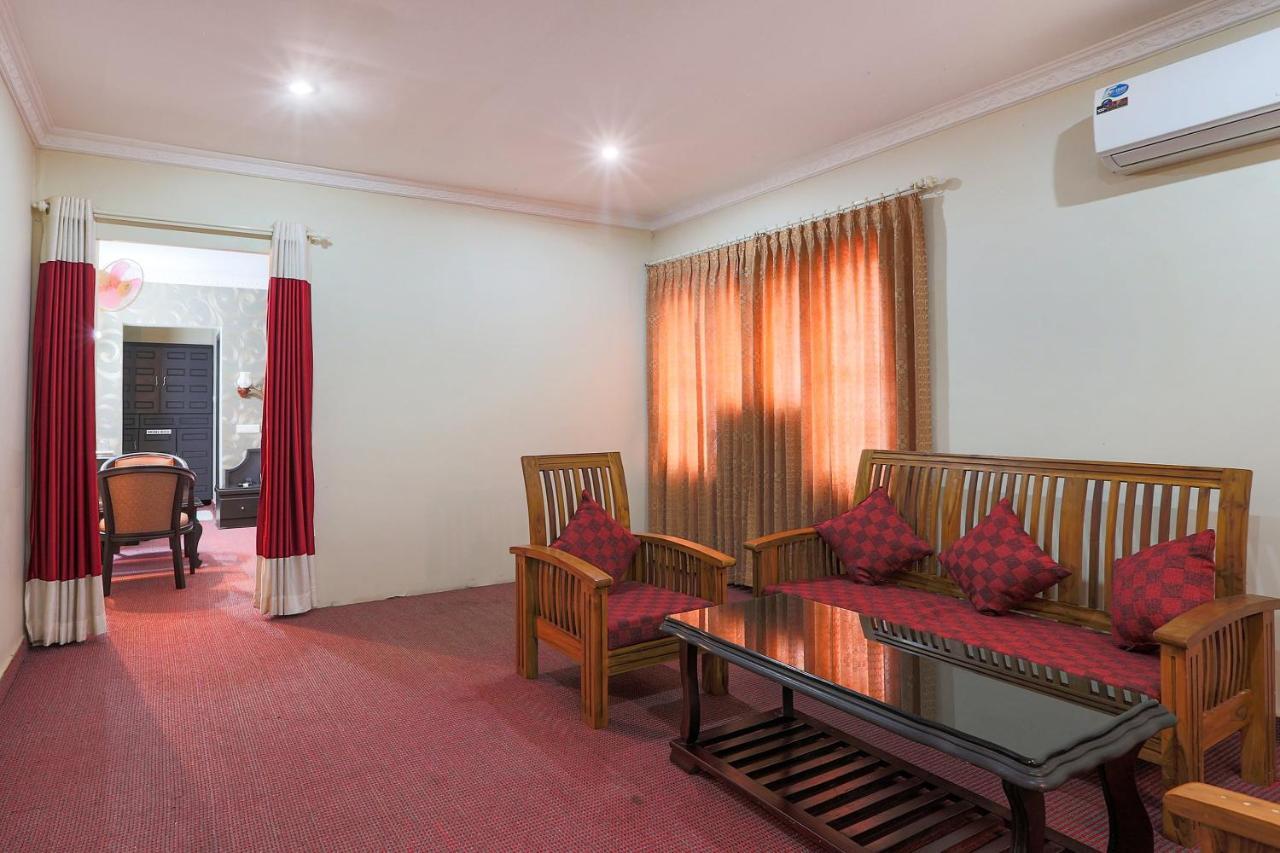 Hôtel Capital O 46475 Gd International Redfort à Nilambūr Extérieur photo