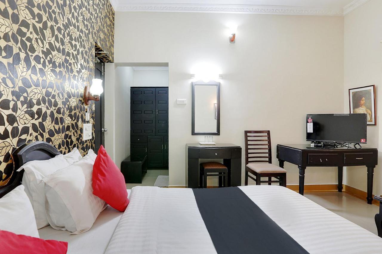 Hôtel Capital O 46475 Gd International Redfort à Nilambūr Extérieur photo