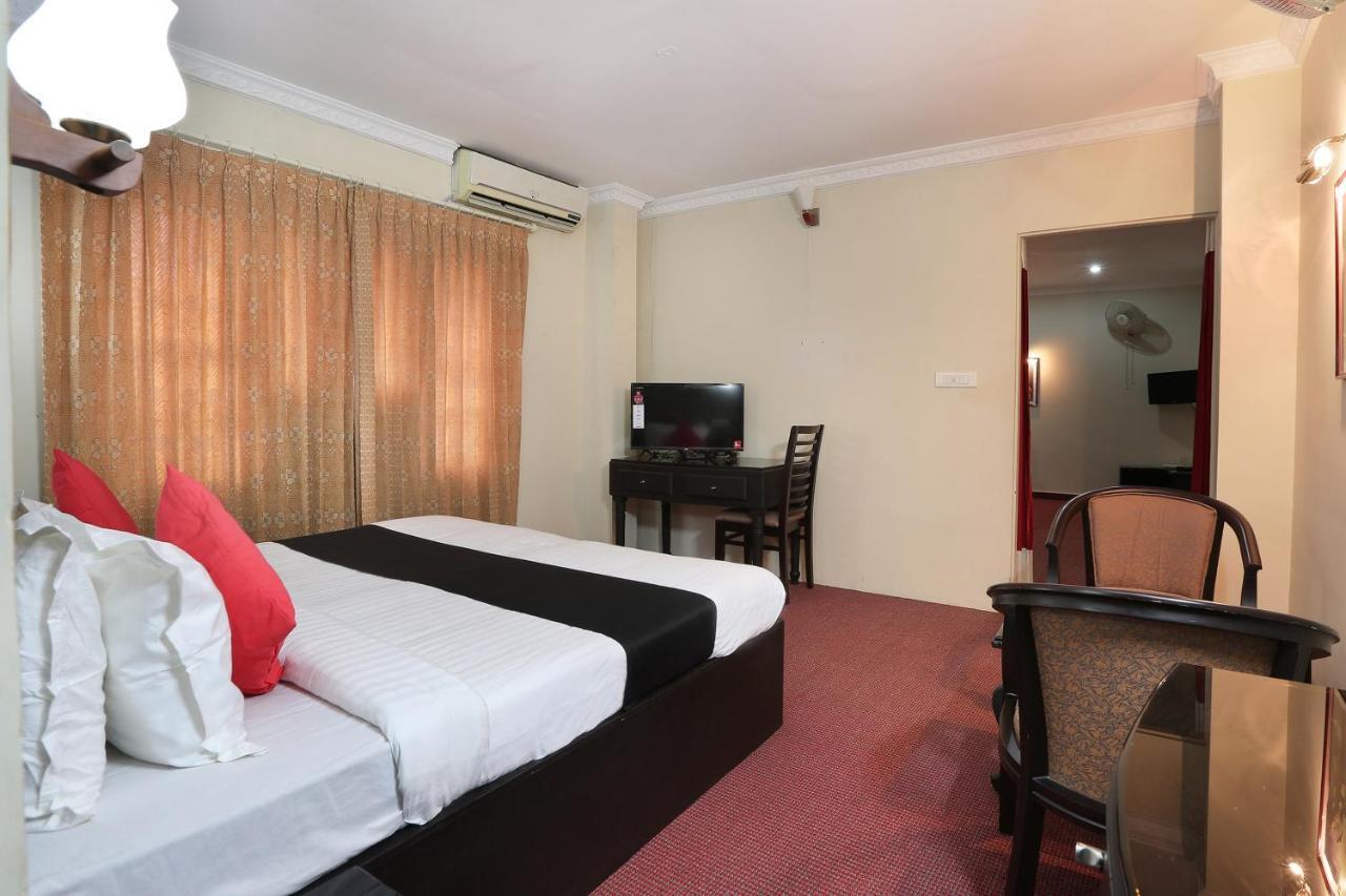 Hôtel Capital O 46475 Gd International Redfort à Nilambūr Extérieur photo