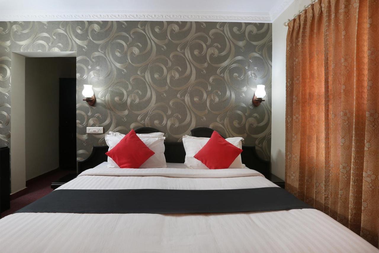Hôtel Capital O 46475 Gd International Redfort à Nilambūr Extérieur photo